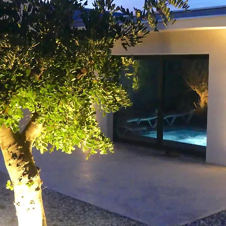 Opus - Authenticité - Piscine - Climatisation - Vignes